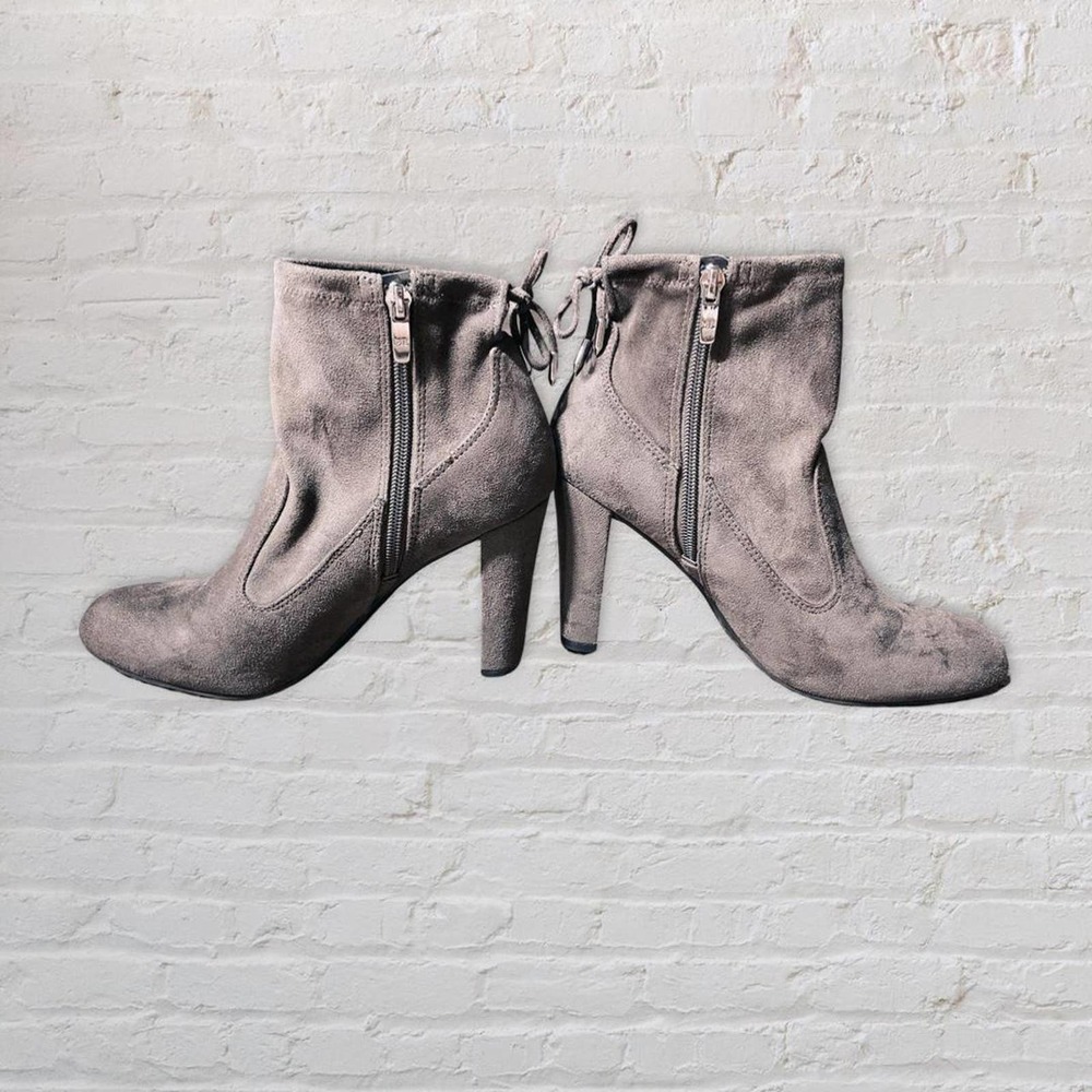 Cute grey marc fisher suede